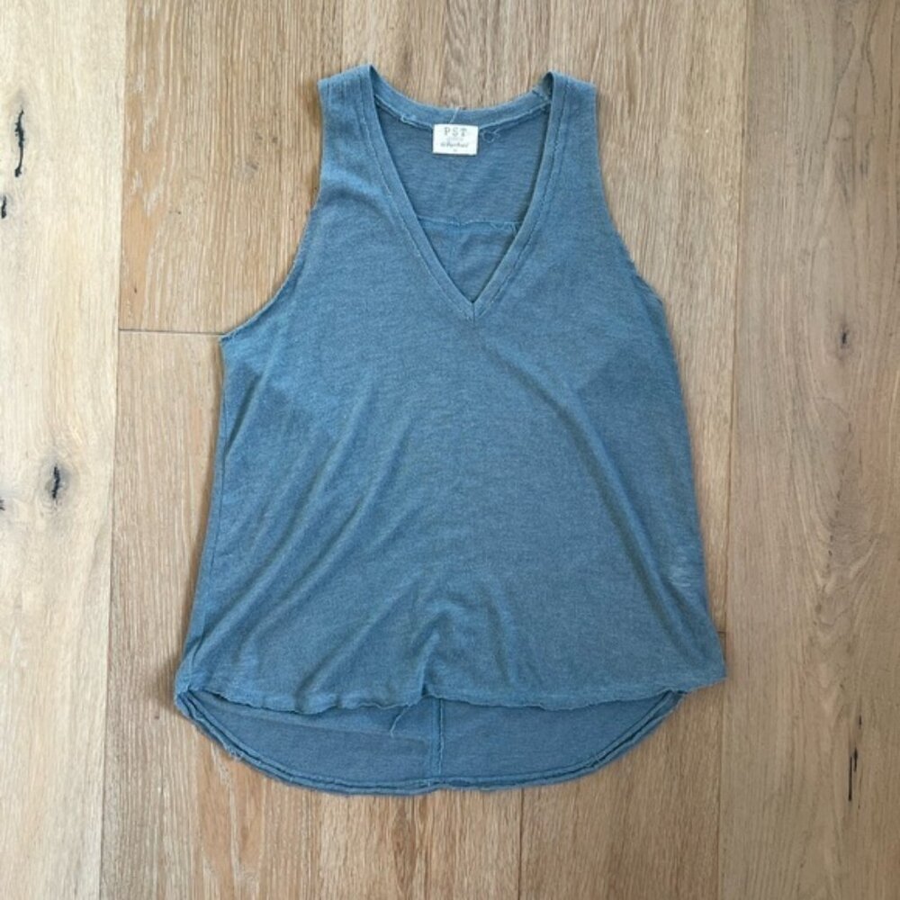 PST V-Neck Sleeveless Shirt in Blue Womens Size Medium